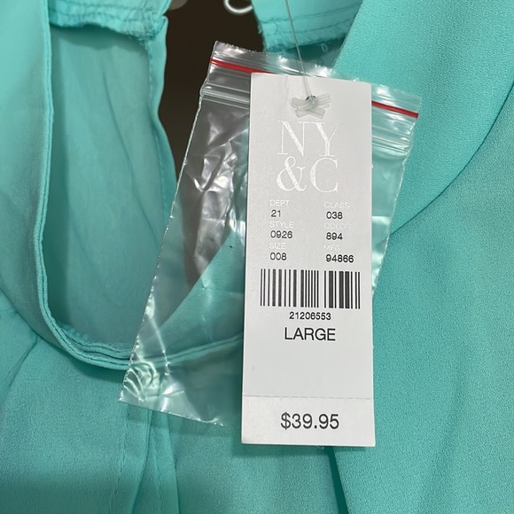 New York & Co. BOW-ACCENT DRAPED SHELL - Picture 4 of 4